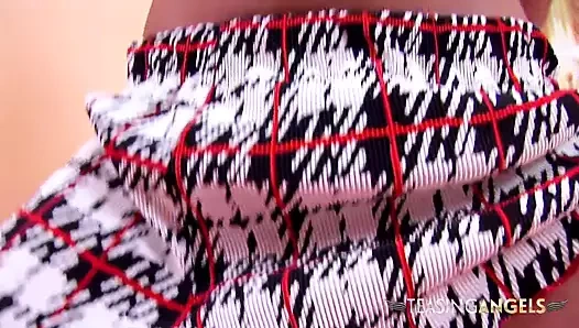 Onun aşk tünellerinin derinliklerinde sert gafına sahip olmayı seviyor