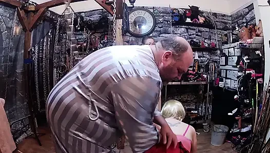 Bölüm 3:- Domina Satana ve Lanista Bear sürtük fahişelerini yakalıyor