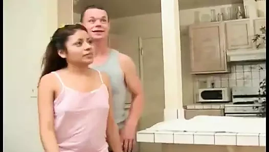 Seksi hatun azgın adam tarafından amını ve göt deliğini sert siktiriyor