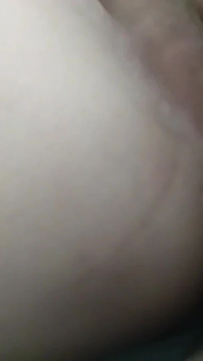 Эпический момент от "18-летняя сводная сестра начала дрочить мне на семейном ужине и получила мясистый кримпай перед сном"