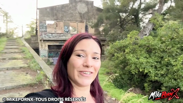 Bu iyi orospu ona urbex şeklinde hızlı oral seks yapıyor