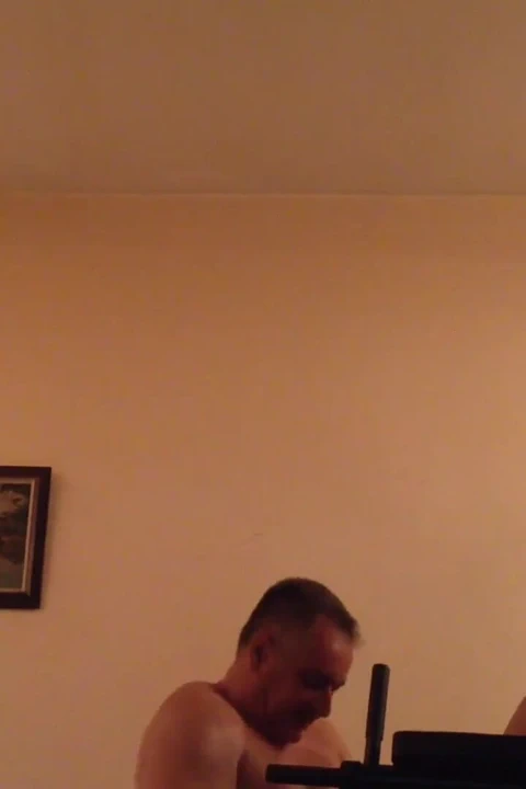 Onu egzersiz makinesinde siktim