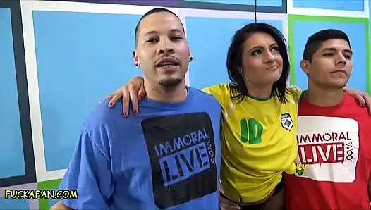 Bir hayranı sik - çift Jennifer White, Prens Yahshua, Chase ve Dan ile geliyor ve grup seks yapıyor!