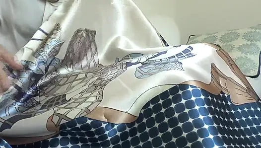 Yeni saten eşarbım boşalma isteği uyandırıyor ve zayıflıyor, eşarp 31 talimatı, Lady Victoria Valente