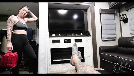 Yeni iç çamaşırımı üvey oğlumda test ediyor