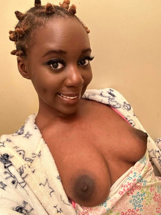 Xhamster bio güzel Amerikan masajı, yalama, emme ve minyon küçük memeli göğüsler meme uçlarıyla oynama linki