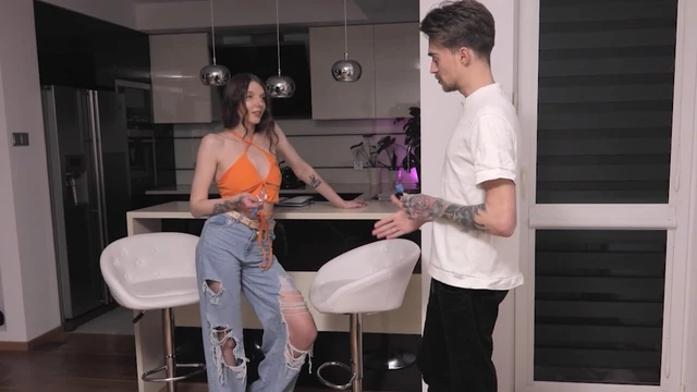 Islak sakso çekmesiyle hiç bu kadar ateşli olmadığı kadar striptiz dartı