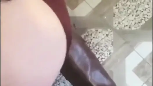 Bir zamanlar, orta yaşlı seksi kadın her zaman kovboy kız olmak isteyen bir kadın vardı. O şehirde büyüdü, ama o vardı