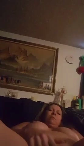 Shelly kendini boşaltıyor