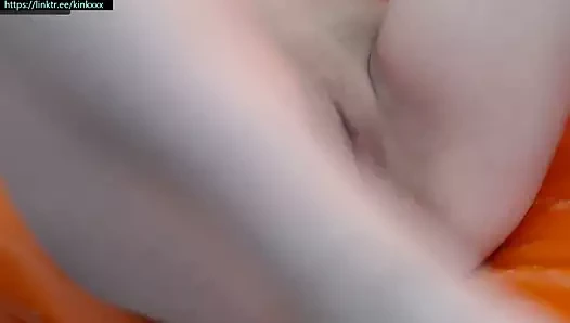 Solo kız bir vibratör ile mastürbasyon yapıyor