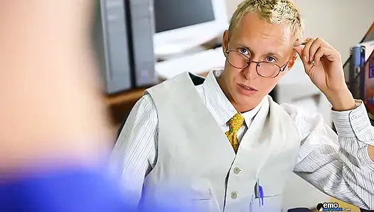 Heteroseksüel öğretmen tarafından sikiliyor