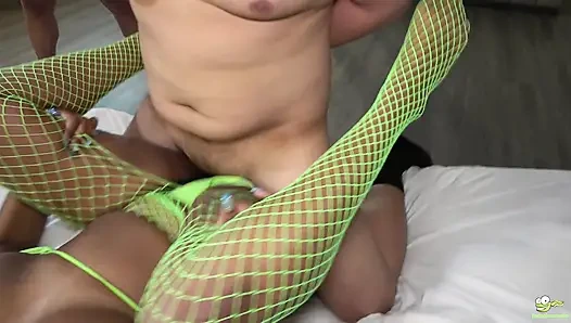 Персиковая Трах-гэнгбэнг С Аналом