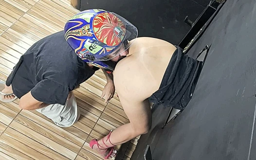 Koca, Karısını Gloryhole'da Yabancılarla Sekse Maruz Bırakıyor!