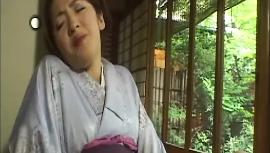 P128G02 Tek bir hatanın şehvet döngüsü tetiklediği geleneksel bir Japon restoranının fuhuşu... Showa döneminin başlarında erotik bir dram!