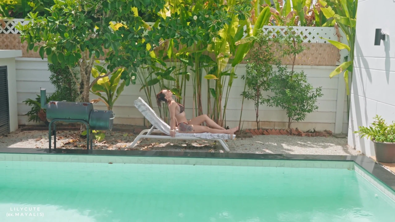 My Horny Stepmom Sunbathed Naked and Showed Me What It Means to Fuck