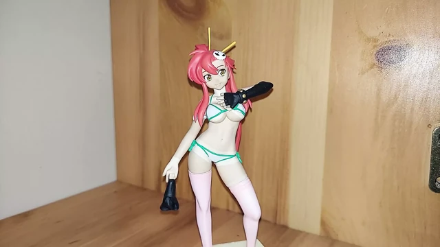 Yoko littner plaj bronzluk figürü sof