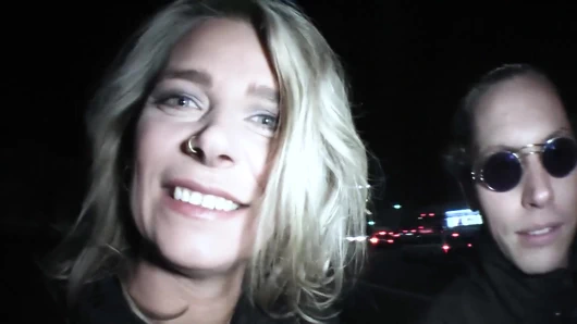 Olgun sarışın sert götten seks yapıyor