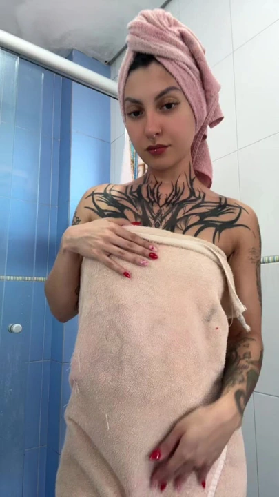 Pirsingli meme ucumun küçük bir ifşası