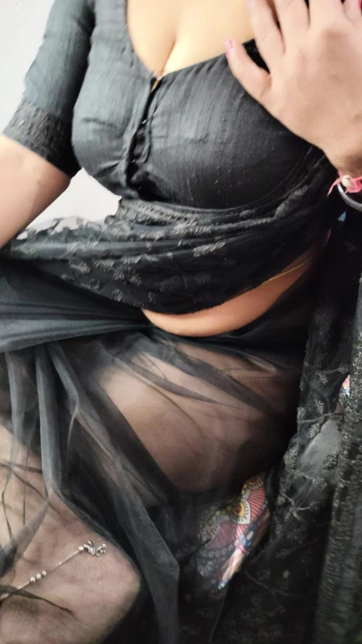 Yenge siyahi Saare ateşli görünüyor