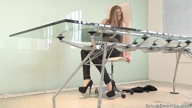 Letonyalı Kız Mastürbasyon Yapıyor