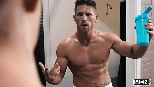 Kane Fox, Roman Todd'un protein sallama için gizli malzemesini daha fazla üretilmesine yardımcı oluyor, dölünün büyük bir yükü - erkekler