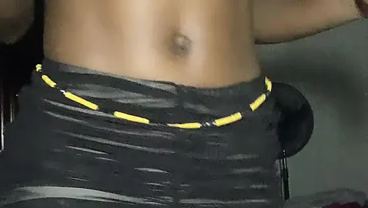 Ateşli seksi dans zenci genç kız mini etekli yağlı ıslak amcık gösterileri ile azdırıyor