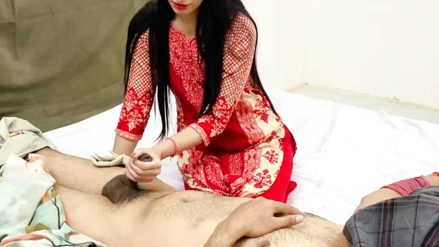 Hintli Hemşire Macaristanlı Amcığı Hasta Büyük Yarakla Sikiyor