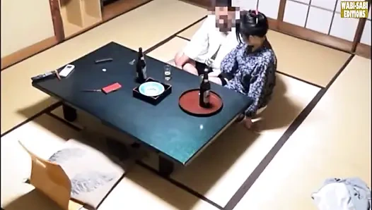 Özel bir oda seansında yakalanan bir kaplıca görevlisinin saatler sonra baştan çıkarılması -sahne.1