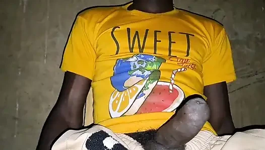 Senin için güçlü büyük zenci yarağımı gösteriyorum.