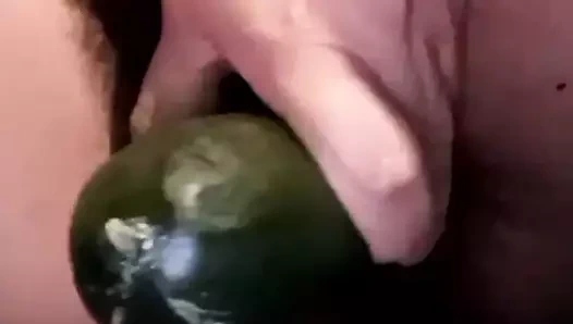 Erkek arkadaşım bana olgun bir kadınla sikiştiği bir video gönderiyor ve sonunda mastürbasyon yaptım.