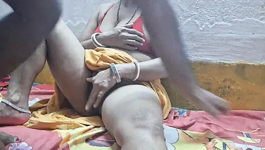 Yaşlı üvey erkek kardeş genç üvey erkek kardeşinin karısını bütün gece çıplak sikiyor