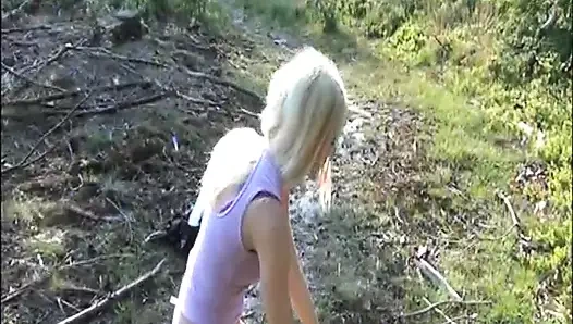 Leona'nın ilk pornosu teşhirci bir sokak fahişesi