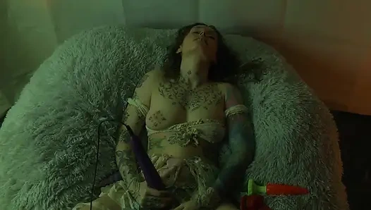 Doyumsuz lola 19 inçlik uzaylı canavar alıyor