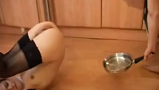 Pis İngiliz sürtük gets becerdin içinde göt için olmak iyi bir hizmetçi