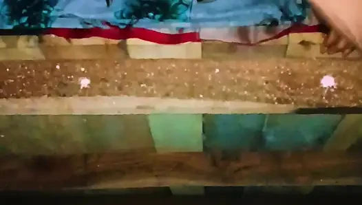Sister-in-law's bad fucking and spreading both her legs, put the whole penis and took out the piss from the pussy.