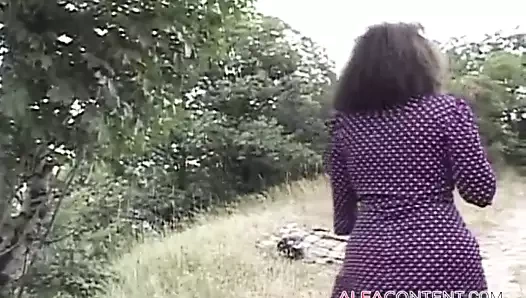 Şişman götlü esmer sürtük büyük yarakla sikiliyor