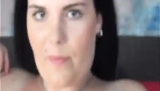 Büyük memeli seksi esmer oyuncu seçmelerinde bakış açısıyla sikiliyor