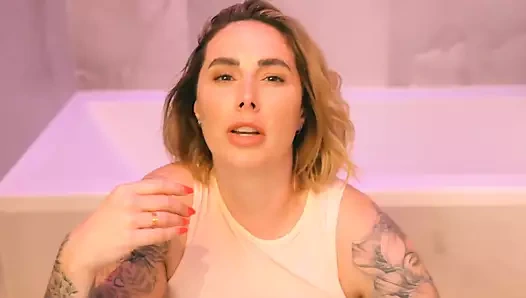 Büyük götlü bebek kocasından memnun değil reklam sana tuvalette aldatan bir sakso çekiyor