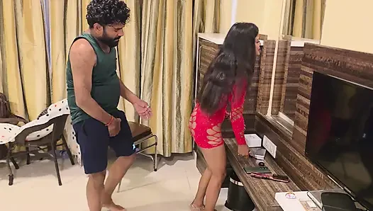 Pati ke lund par uchal kar chudti patni ki Indian Porn