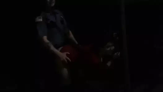 Bir çite kelepçeli