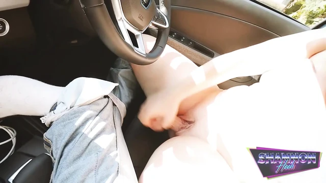 Британская рыжая обожает член