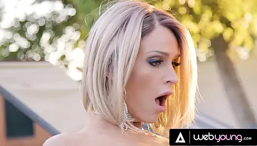 Besties Emma Hix ve Skylar Snow balo gecesi kalp kırıklığını havuz başında güzel sevişmeye dönüştürüyor