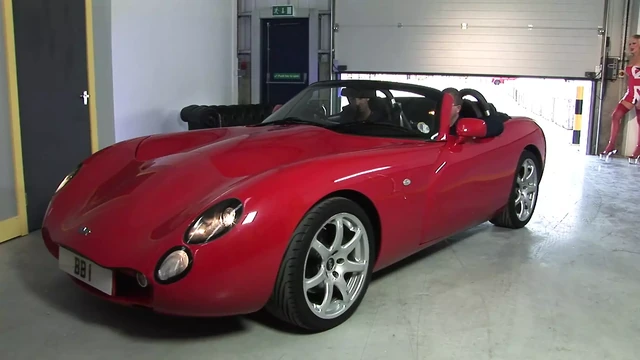 Onu banyoda becerdim ve orospu gibi fışkırtıyor