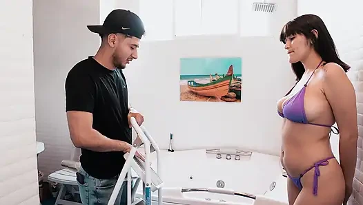 Ev hanımı tesisatçıyı aradı... ama tamir etmek istediği boru değildi!