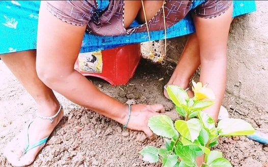 Köylü hizmetçisi arazi sahibini sikiyor. Telugu edepsiz konuşma
