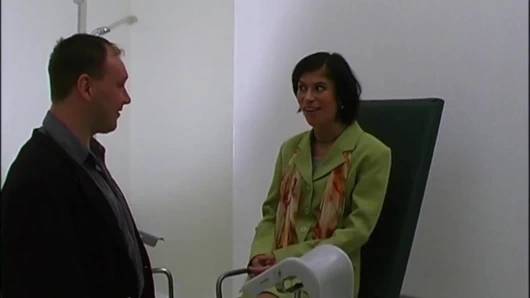 Seksi Fransız hatun büyük büyük lavman ve büyük yarak