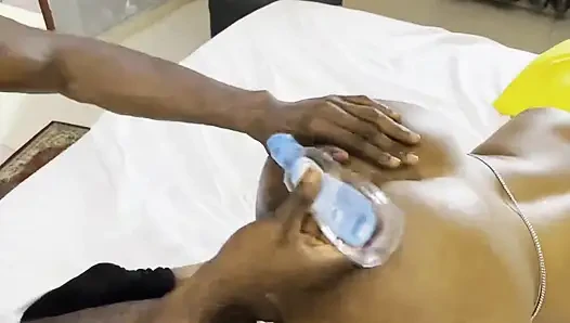 Ona ateşli anal seks yaptı ve ağzına boşalmasına izin verdi