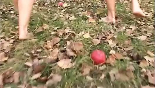 Sıcakta büyükanne ile parkta!