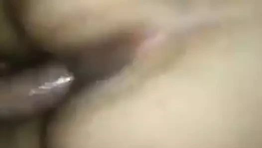 Erkek arkadaş kelepçeli ve kız arkadaşının götünü sert sikiyor