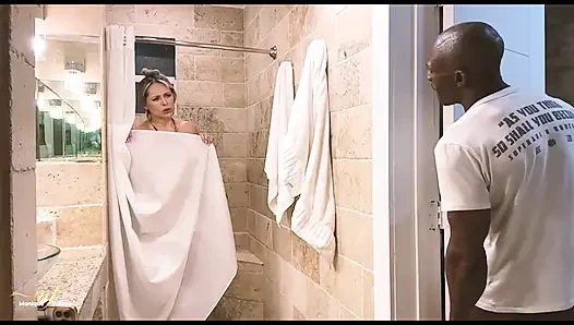 Kolombiyalı sarışın oda arkadaşıyla sert ırklararası seks yapıyor büyük zenci - monique fuentes